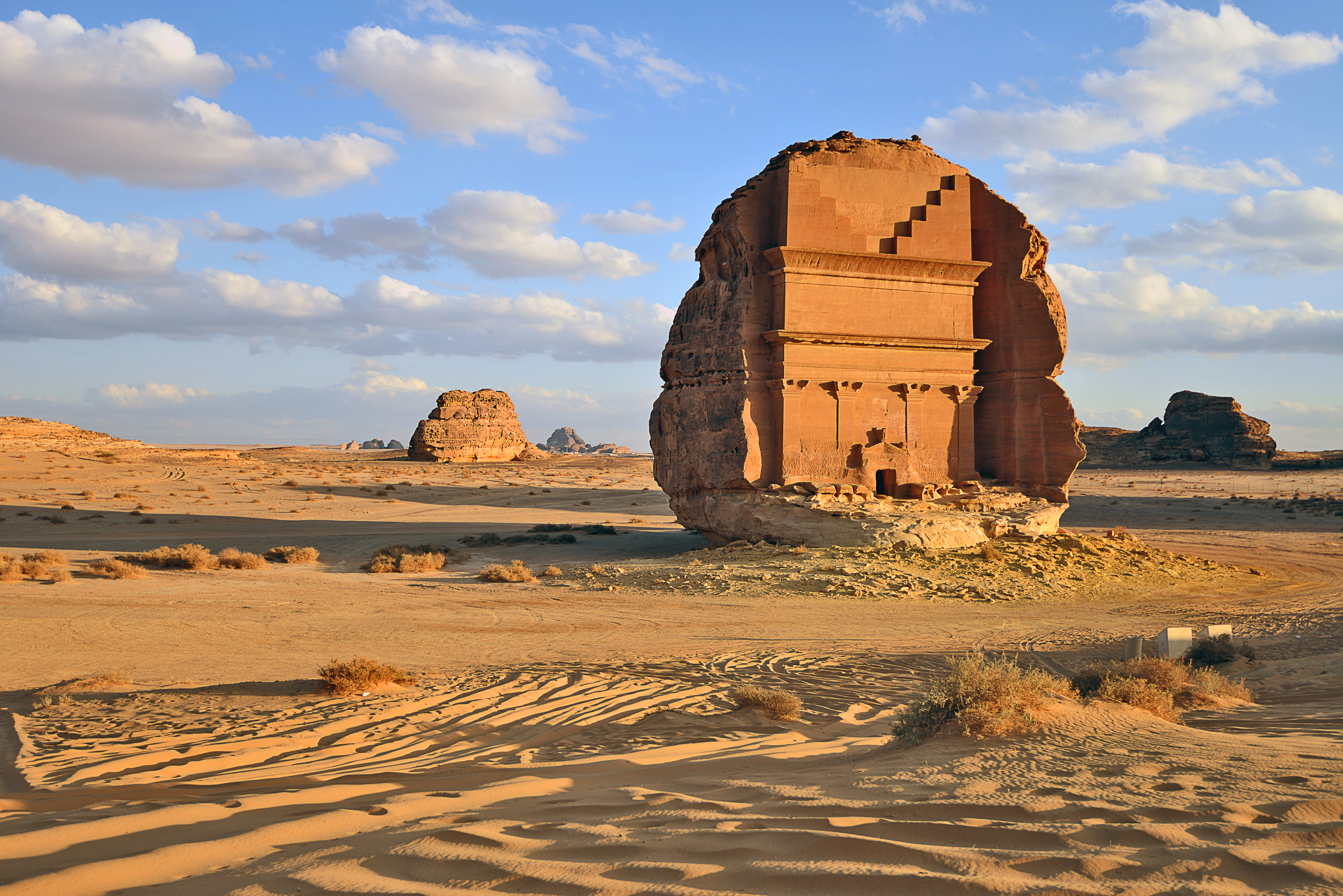 Picture of archaeological ruins within the Saudi desert